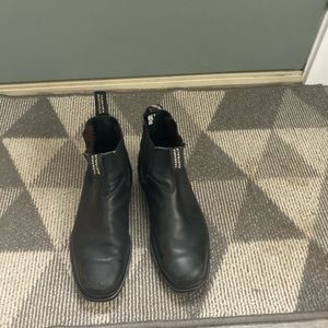 Men’s black chisel toe blundstone boots